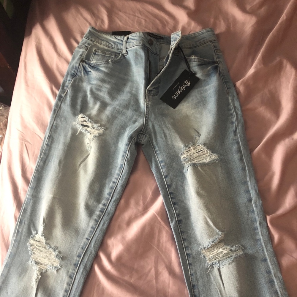 High rise mom jeans!